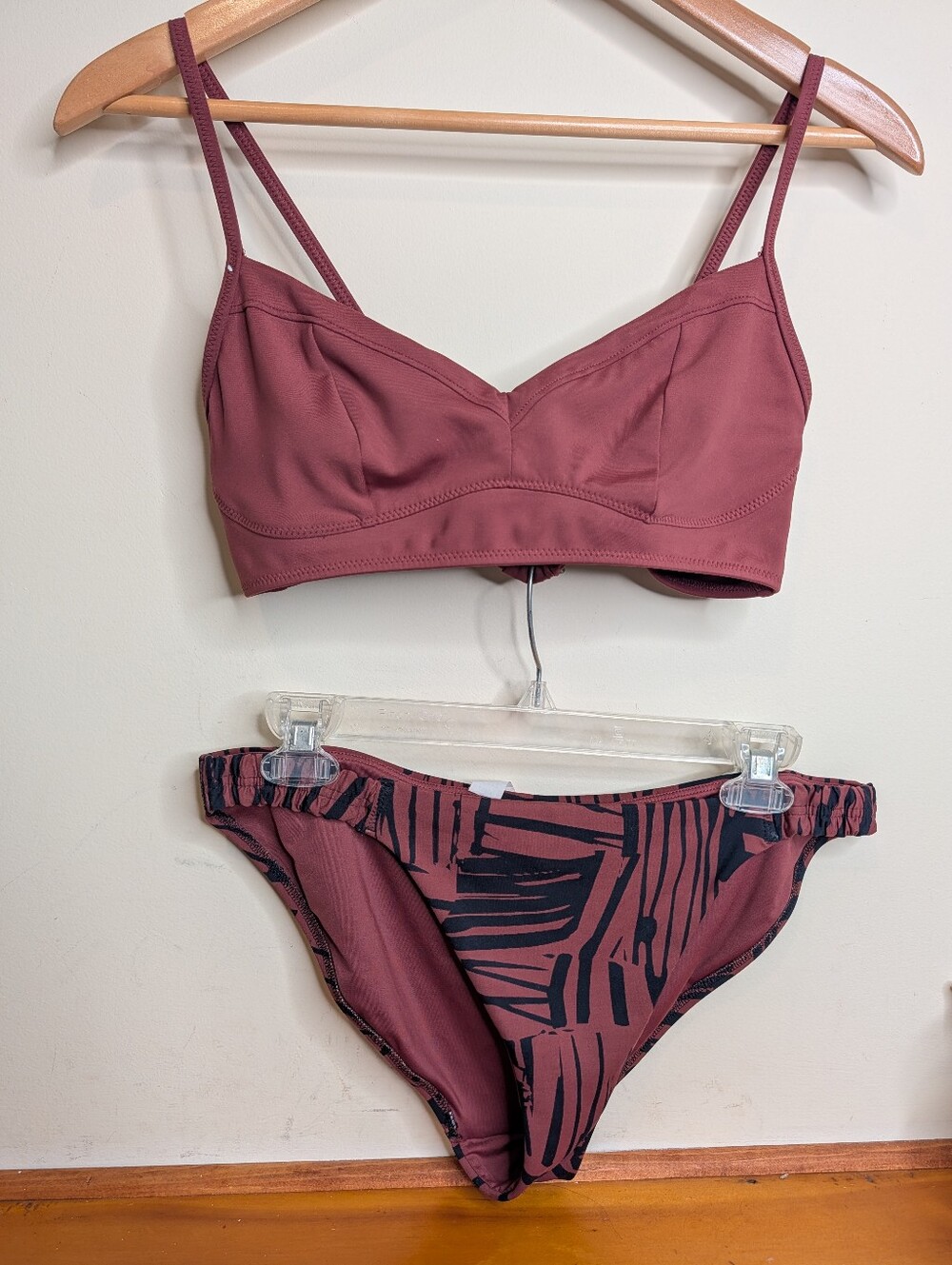 Athleta Maroon Bikini Set Womens M Solid Top Mixed Print Bottom Swimwear